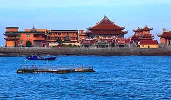 泉州蟳埔村+晋江梧林传统村落景区+永宁古镇+黄金海岸度假村+洛伽寺一日游【2-12人精品小团、纯玩无购物】