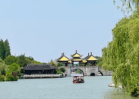 （扬州风光一日游）东关街+何园+大明寺+瘦西湖（含景区门票）市区上门接，0购物纯玩