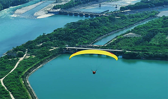 成都鱼嘴滑翔伞俱乐部(都江堰店)一日游【飞行高度可选/赠送视频拍摄/专业教练一对一】