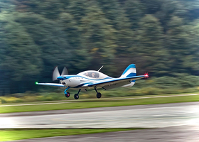 四川成都翼戈青城山飞行基地固定翼飞行体验【资深教员一带一飞机飞行体验】