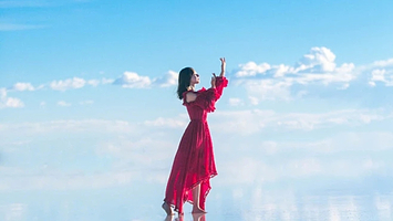 马来西亚天空之镜一日游【2-6人拼车团/私家团/含喂老鹰+萤火虫+蓝眼泪+天空之镜套票/中文司机/酒店接送】