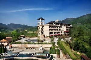 【酒店套餐】广州从化·沄崴园温泉度假酒店+ 2大1小自助早餐+豪华自助晚餐+无限次温泉+2只烧鸡+免费停车