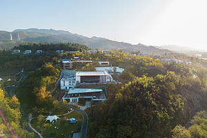 【周末不加价】建德航空小镇君澜度假酒店1晚/2晚+可选大慈岩/灵栖洞/新叶古村，享泳池畅游/户外蹦床