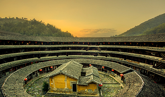 福建土楼(永定)景区+福建初溪客家土楼群一日游【2-8人vip团含门票打卡最原始土楼+上门接送纯玩】