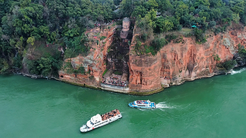 乐山大佛+黄龙溪一日游【1单1团1车·含门票·高品质纯玩·看山看水拜大佛·三环内免费接送】