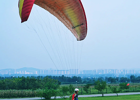 安阳林州滑翔伞飞行营地一日游【滑翔伞体验/专业教练/极限运动】