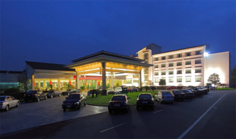 【酒店套餐●自驾游】横店影视城四星贵宾楼大酒店+ 横店影视城门票+早餐+重复入园+演出秀攻略