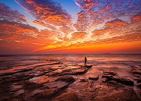 北海涠洲岛一日游【跟团游  可选含船票+上岛票/只含用车  鳄鱼山+蓝桥+主标志碑+五彩滩+天主教堂】