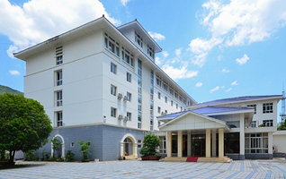 【酒店套餐】神农架荣逸精致酒店住宿1晚+2早+2张神农架中和国际滑雪门票（接驳车）+2张双泉寨温泉门票