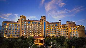 【花都温泉度假区内】鄢陵花都温泉酒店1晚含早+可选双人|2大1小套餐, 可订独栋民宿享庭院私汤