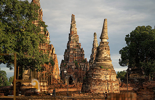 曼谷大城府+大城动物园+复古夜市一日游【与长颈鹿拍照/精致私家小团可选/中文导游/酒店接送】