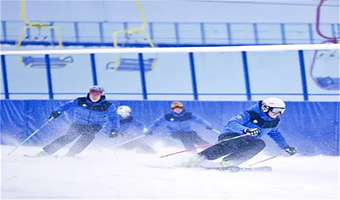 【酒店套餐】西安热雪奇迹全天不限时滑雪/3小时滑雪票+雪上乐园。住西安国际港务区亚朵酒店+自助早餐