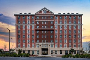 【酒店套餐】西安国际港务区亚朵酒店1晚+西安热雪奇迹娱雪滑雪1次+双人自助早餐