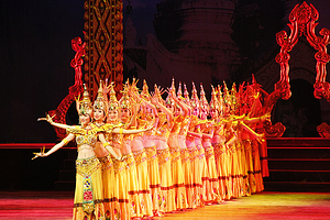 西双版纳勐巴拉娜西歌舞晚会【自由行/自驾可定/特色餐+表演+篝火互动+放水灯】