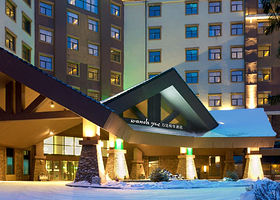 【酒店套餐】长白山万达度假区酒店2选1，滑雪2晚套餐+早餐+温泉+滑雪+水乐园+机场接送服务