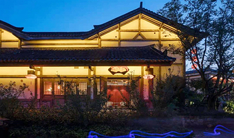 【酒店套餐】常州东方盐湖城虫二客栈+早餐+东方盐湖城入住期间无限入园门票2张+住宿服务中心至客栈观光车往返1次