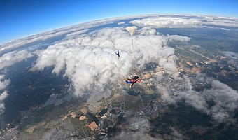 加速跳伞云南基地+弥勒航空飞行营地一日游【跳伞/专业教练/高空跳伞/极限运动】