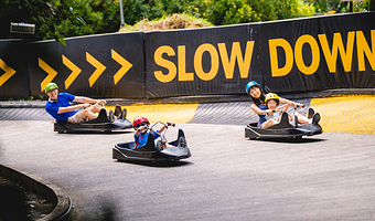 新加坡天际线斜坡滑车一日游【斜坡滑车＆空中吊椅，享受刺激的弯道、转角和隧道飙速体验】