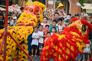 【私家团】江门古劳水乡+赤坎古镇+三十三墟街1日游<上门接送+体验水乡风情+侨乡骑楼建筑群+民俗表演>W09