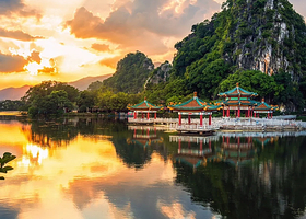 肇庆七星岩+鼎湖山+古城墙2日游【广州出发-上门接送+一家一团+不拼客+住温德姆酒店+水乐园+温矿泉】W12