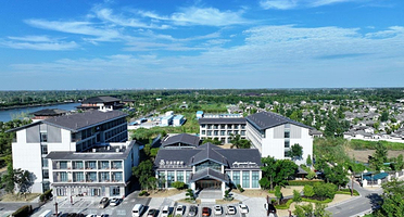 【酒店套餐】白玉兰酒店1晚+双人沔阳小镇门票+双人早餐+2人飞车表演剧场票