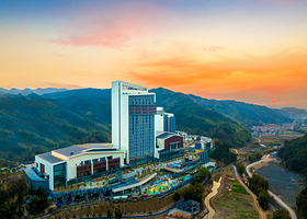 【酒店套餐】韶关嘉华半溪温泉酒店2天1晚+2大2小早餐+无限次山谷温泉+恒温泳池+健身房