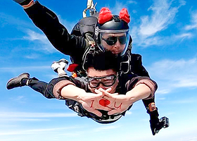 肇庆砚洲岛航空运动旅游营地一日游【跳伞/专业教练/高空跳伞/极限运动】