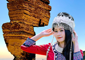 黄果树景区+荔波小七孔景区+西江千户苗寨+镇远古城+梵净山六日游【全景游贵州】