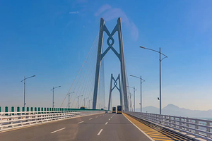 【私家团】珠海渔女+坐车上港珠澳大桥+登蓝海豚岛+日月贝大剧院+情侣路+美食生蚝宴一日游【上门接送独立团R3】