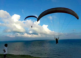昆明玉溪澄江仙湖湾滑翔伞飞行基地一日游【滑翔伞体验/专业教练/极限运动】