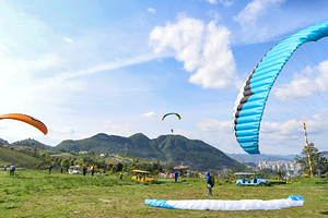 遵义(花海飞行)滑翔伞国家航空飞行营地一日游【滑翔伞体验/专业教练/极限运动】