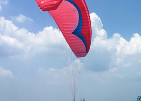 黔南优翼飞行滑翔伞基地(龙里店)一日游【龙里油画大草原滑翔伞/专业教练/极限运动】