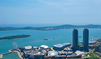 【酒店套餐】淡季大促丨双人琴岛之星摩天轮/中国院子+住青岛嘉年华大酒店+双人自助早餐