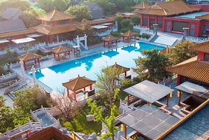 【住在景区内】不限次进出九华山庄主题公园温泉+温泉楼上客房1晚+早餐