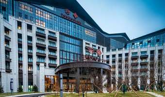 滑进滑出丨翠云山五钻云瑧金陵酒店2晚+2天滑雪票+早餐/正餐+接驳车（翠云山旅游度假区丨翠云山银河滑雪场）