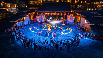 【酒店套餐】葛仙村度假区思源居亲子酒店住宿+2人门票+2人早餐+2人往返索道+接驳车+篝火晚会+音乐喷泉