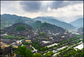 【拼小团】2天1晚 贵州 8人纯玩小拼团 荔波小七孔+西江千户苗寨 上门接送|送苗服体验