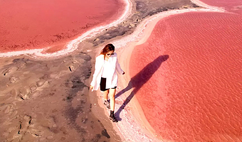 银川腾格里沙漠龙眼翡翠湖+乌兰湖+天鹅湖一日游【五湖穿越/地球之心/赠送无人机航拍/五湖包车】