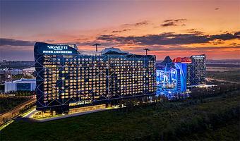 【官方热卖丨娱雪嗨翻天】双人交通银行耀雪不限时娱雪丨滑雪任选+住上海冰雪世界皇冠假日或雪世界酒店