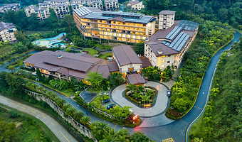 【酒店套餐】 五指山御景酒店（1晚住宿）+ 双早 + 2张 红峡谷大漂流票 或 水满河热带雨林门票（含电瓶车）