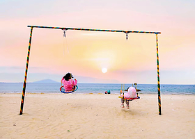 【私家团】惠州巽寮湾磨子石公园+惠州双月湾海龟湾+乌斯怀亚沙滩+玫瑰礼堂一日游<适合亲子家庭+情侣+深圳接送>