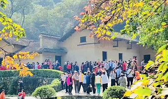 毛泽东同志故居+韶山毛泽东同志纪念馆+毛泽东广场+韶峰一日游【赠韶峰索道/赠韶山环保车/小团可上门接送/纯玩】