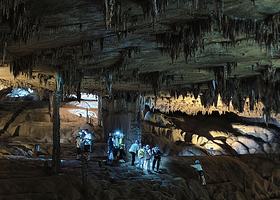 贵州黔西南兴义市将军洞探洞体验【亲子地心世界探险/全套专业装备洞穴探险/资深领队陪同户外极限挑战】