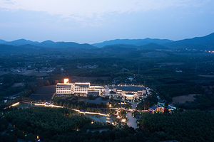 【近宜兴国家森林公园】豪华型★宜兴义椿庄度假酒店+双早+欢迎水果+迷你吧+孔雀园+游泳健身近宜兴瑶湖小镇善卷洞