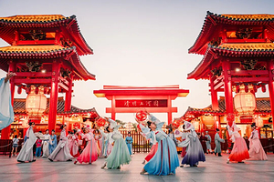 【周末不加价】开封北站博物馆亚朵酒店1晚+万岁山武侠城/清明上河园/《大宋东京梦华》演出，含车站景点接送