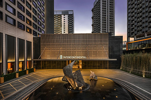 【2公里内五钻洲际】深圳国际会展中心洲际酒店1晚+双早+双人华发冰雪热雪奇迹滑雪多套餐可选+恒温泳池儿童乐园