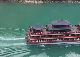 重庆乌江画廊+蚩尤九黎城丨座乌江游船观乌江美景丨景区游玩时间不限制