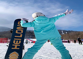 哈尔滨亚布力滑雪场一日游【【特色餐/缆车滑道/自驾雪地摩托/马拉爬犁】