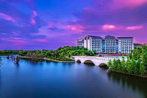 【温泉畅泡】豪华5钻宜兴水墨涵田度假村1晚+双早+双人温泉畅泡+儿童乐园+开心农场