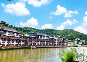 河源熙和湾福来登酒店 含双早+双人下午茶+双人景区门票+游玩客家古民居+游玩吉尼斯世界纪录花灯楼